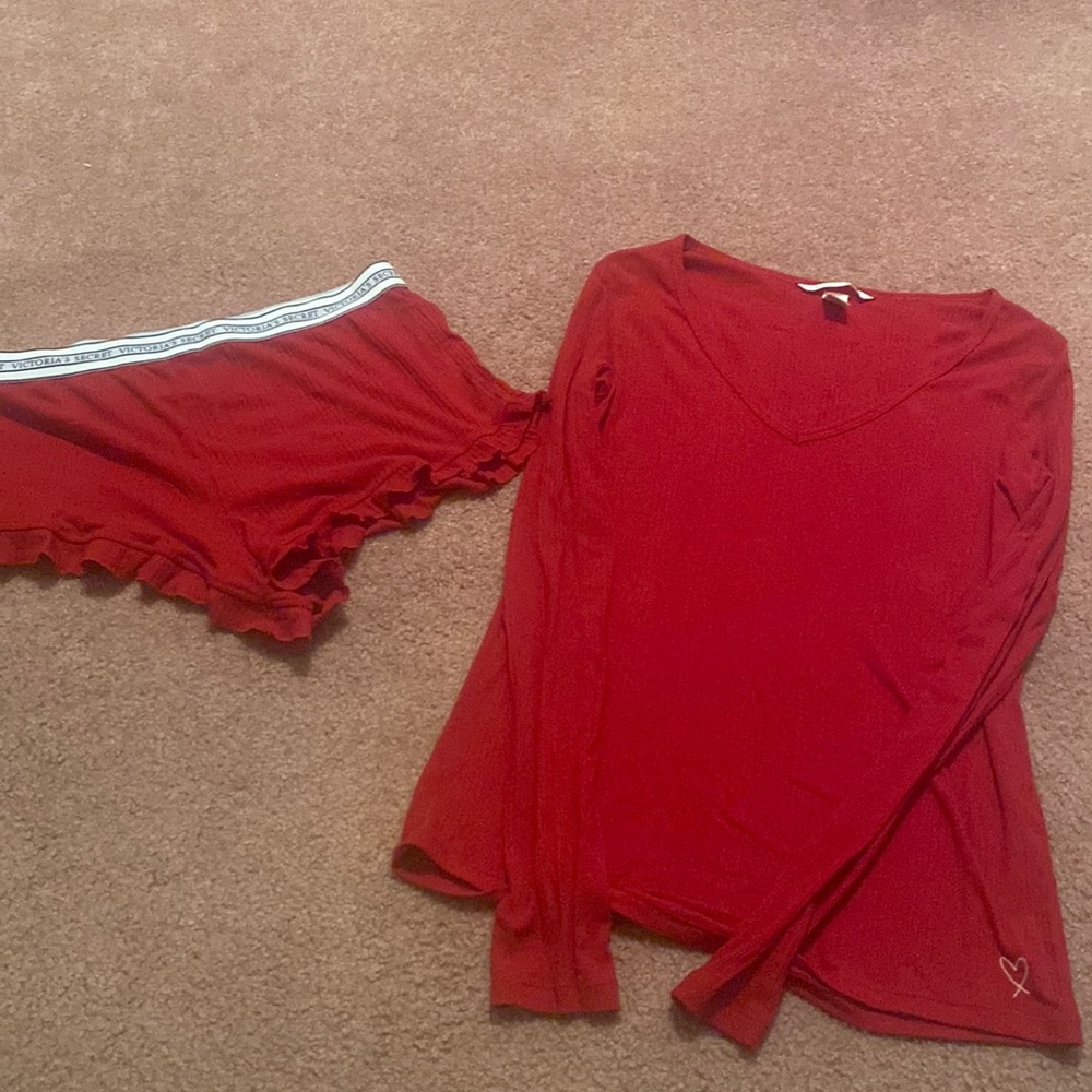 Sexy/ COMFY Victoria secret red long sleeve top w matching shorties pjs ❤️😍💟